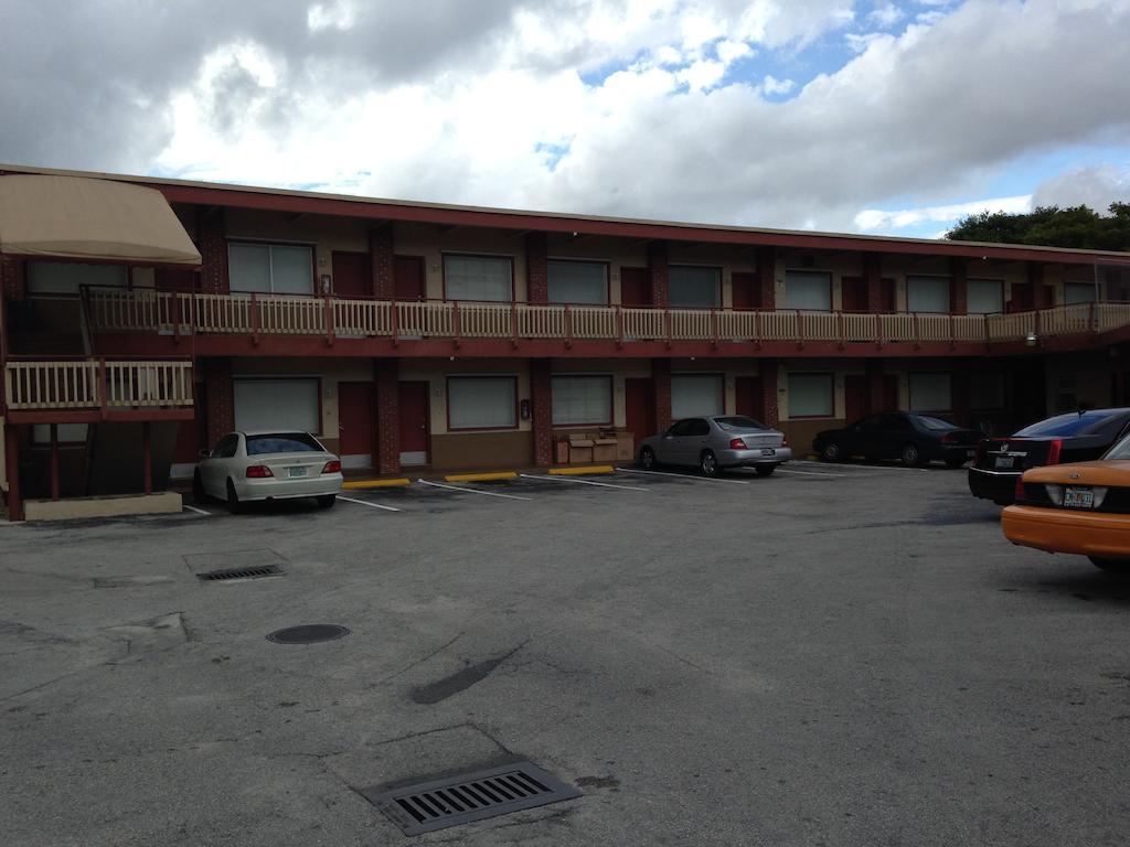 Palacio Inn Motel Miami Springs ภายนอก รูปภาพ