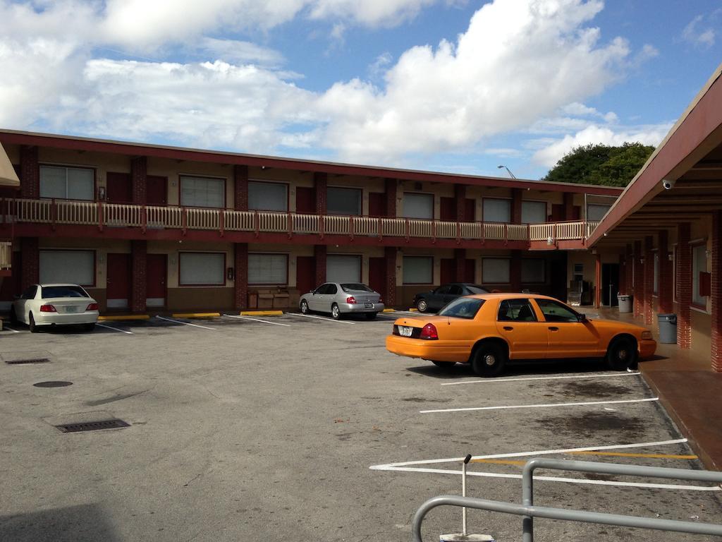 Palacio Inn Motel Miami Springs ภายนอก รูปภาพ