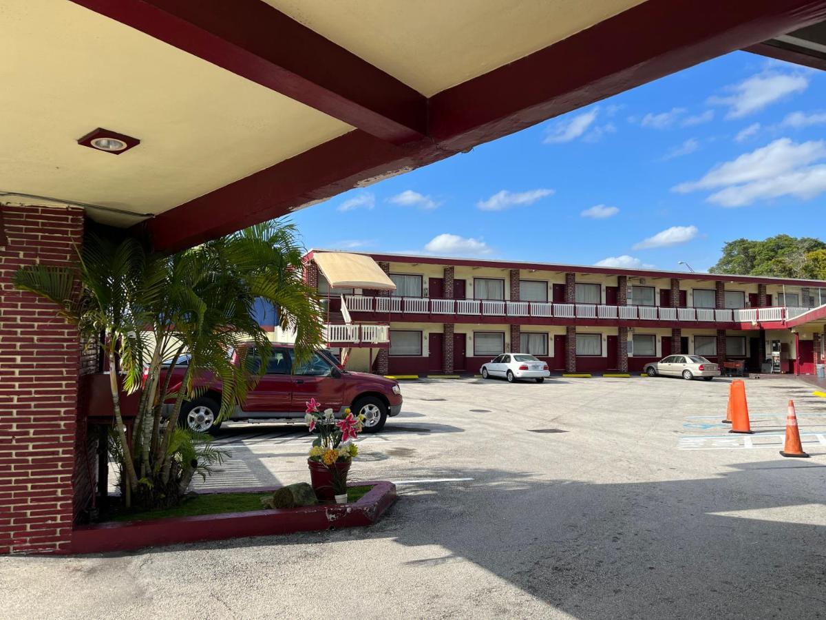 Palacio Inn Motel Miami Springs ภายนอก รูปภาพ